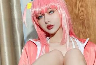 图包有戏！Choi Ji Yun红裙cos，不小心成了深夜谈资！